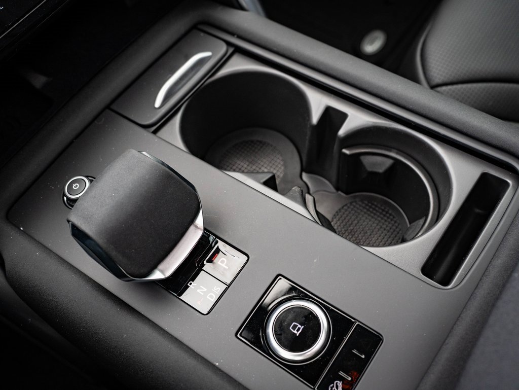 2025 Land Rover Discovery SE photo 25