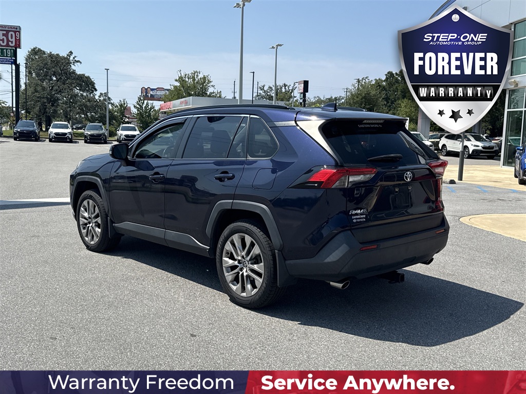 2022 Toyota RAV4 XLE Premium photo 4