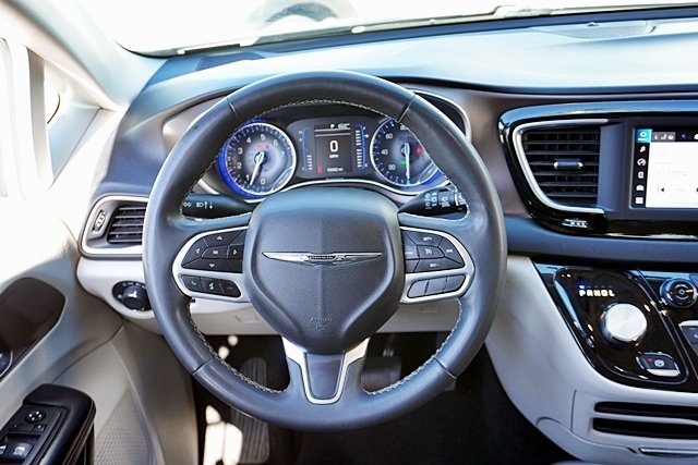 Used 2022 White Chrysler LX image 19