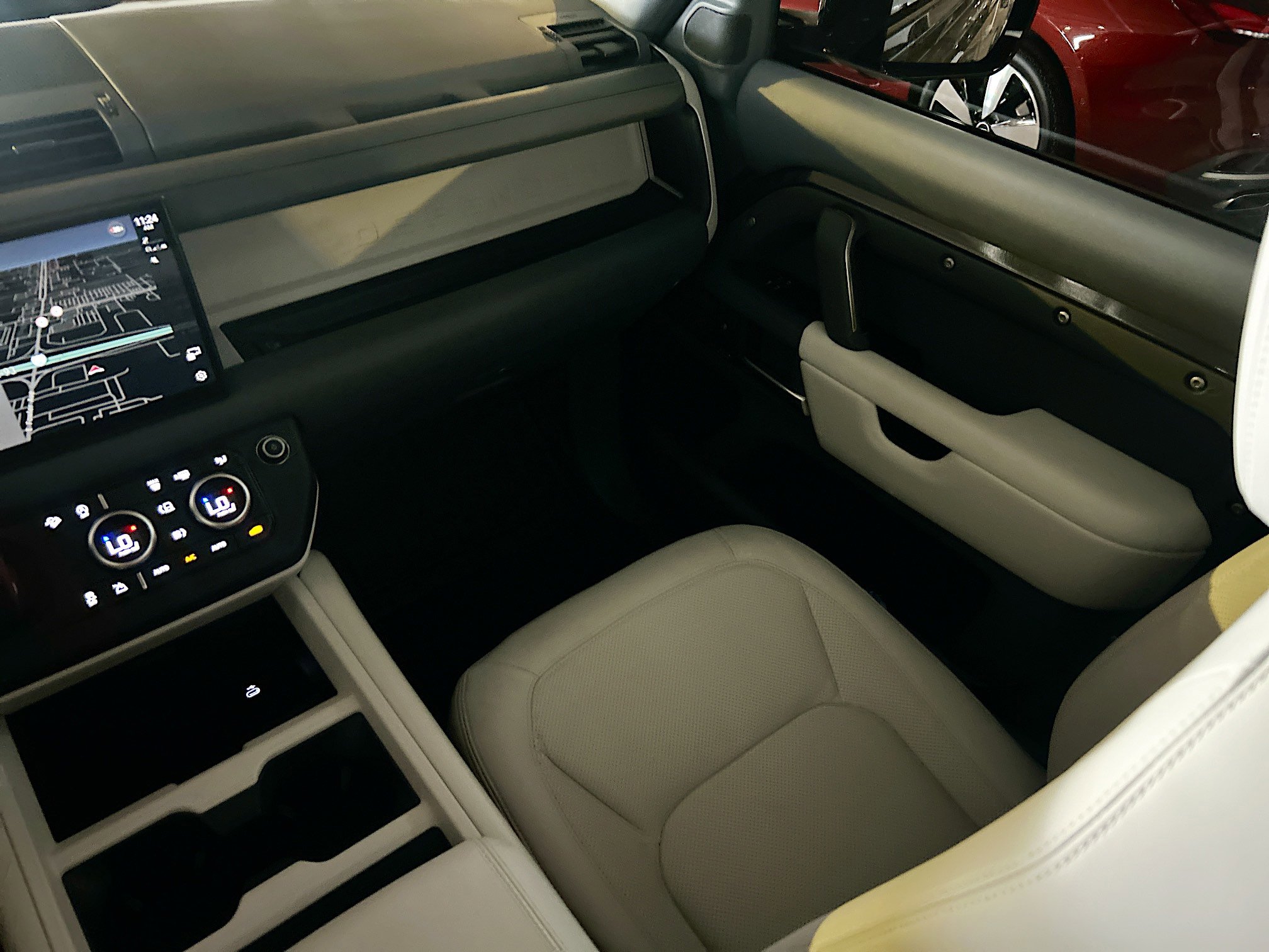 2025 Land Rover Defender 110 S photo 11