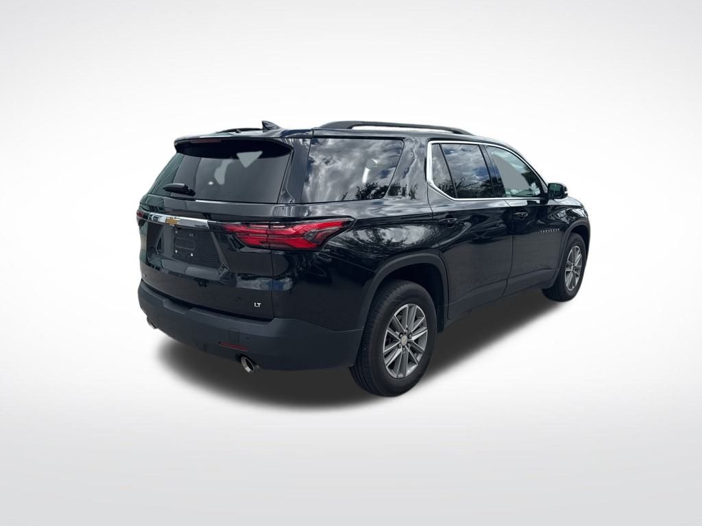 2022 Chevrolet Traverse Leather photo 2