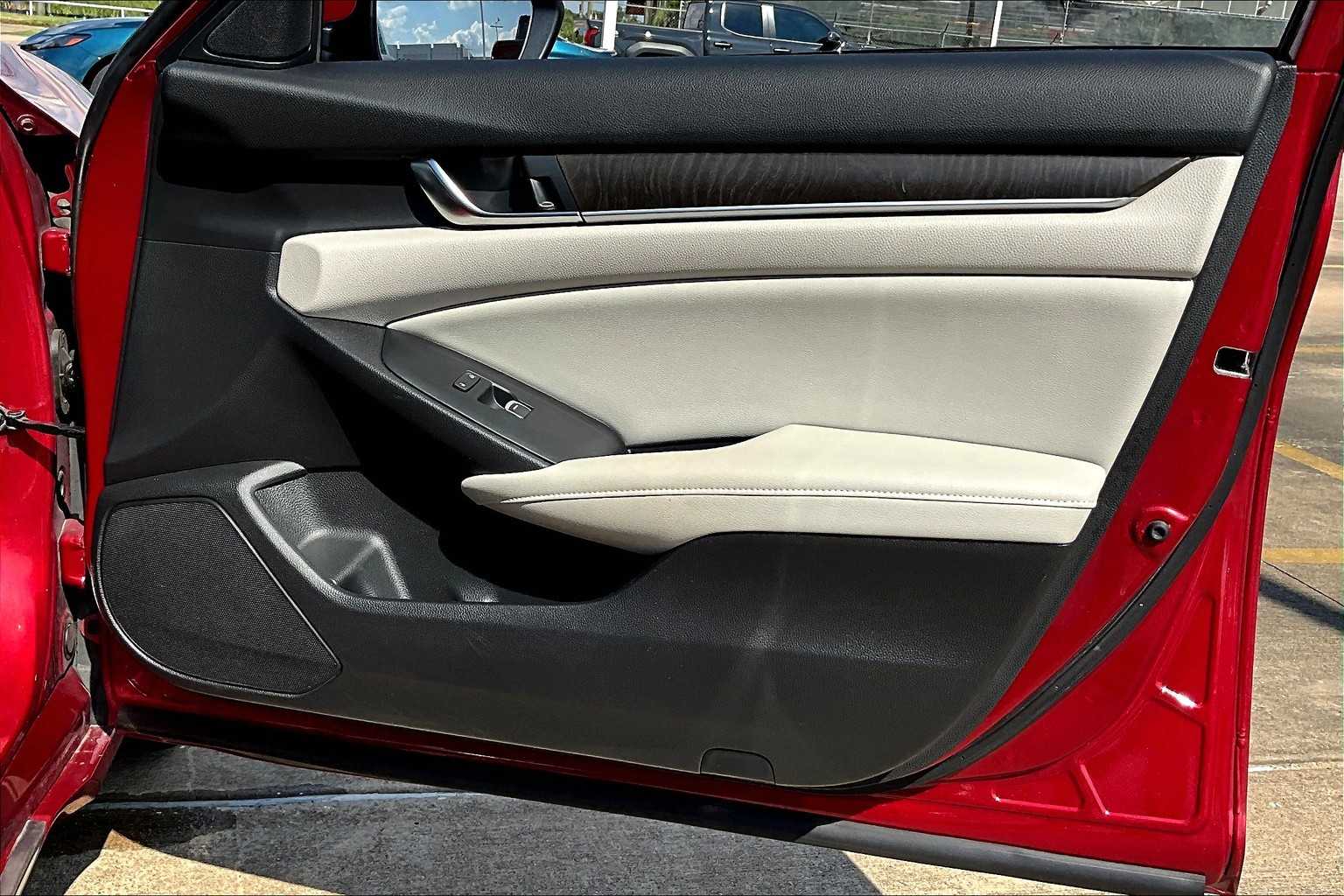 2018 Honda Accord EX 1.5T photo 19