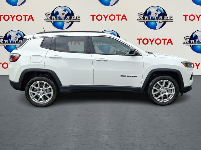 2023 Jeep Compass Latitude Lux photo 7