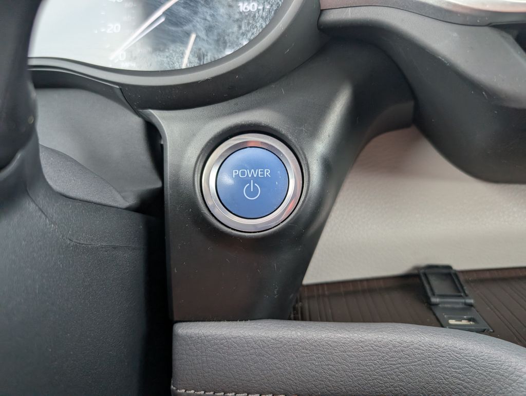 2024 Toyota Sienna XLE photo 18