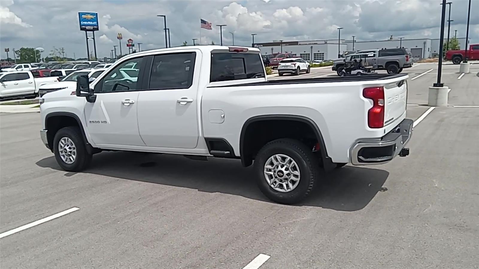2025 Chevrolet Silverado 2500HD LT photo 2