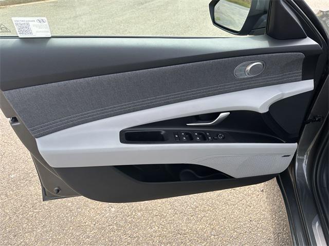 2025 Hyundai Elantra Hybrid Limited photo 10