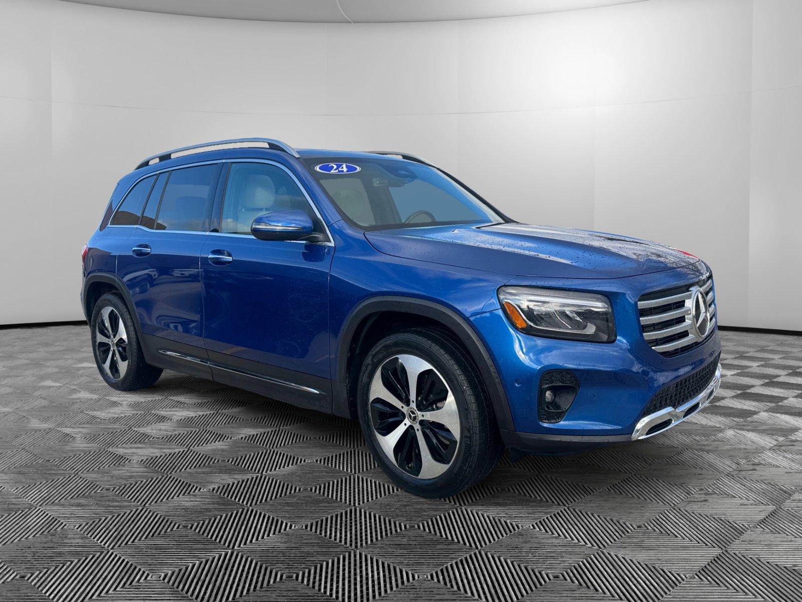 2024 Mercedes-Benz GLB Base's photo