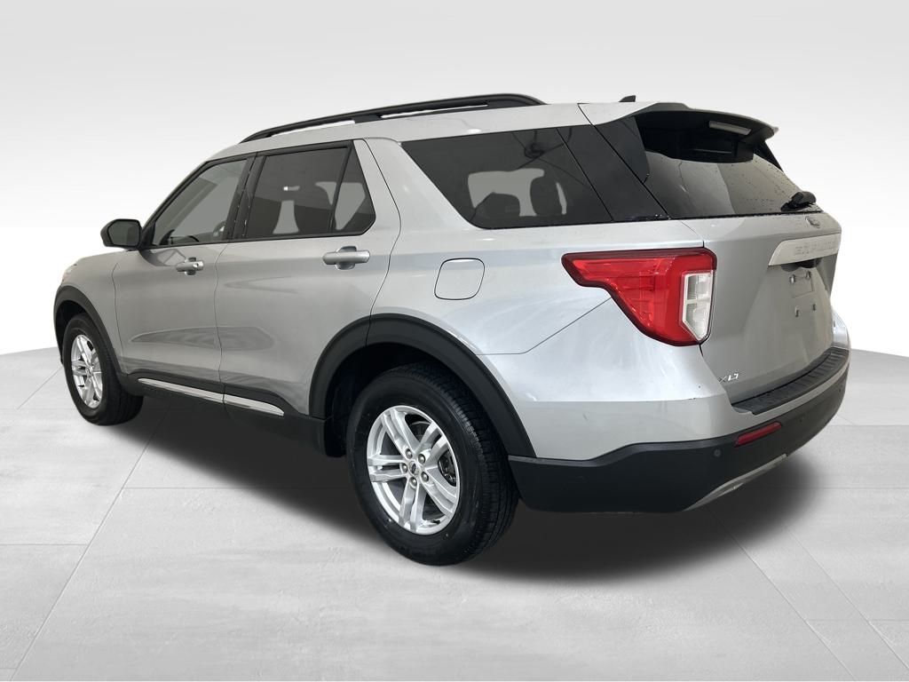 2023 Ford Explorer XLT photo 2