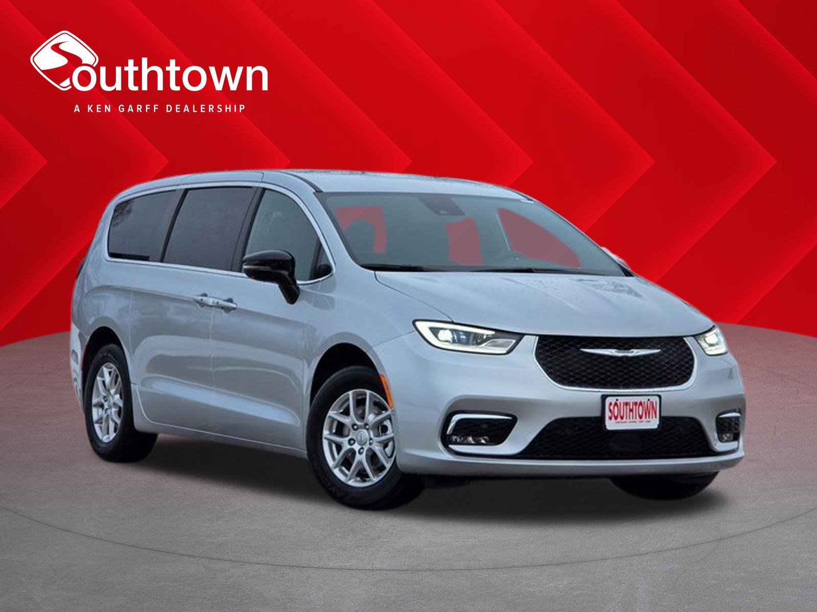 2026 Chrysler Pacifica Select's photo