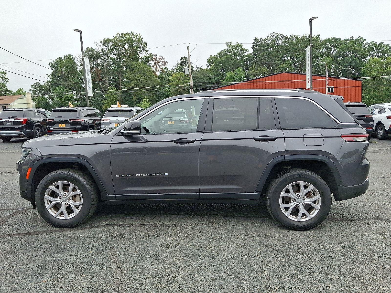 2022 Jeep Grand Cherokee Limited photo 2