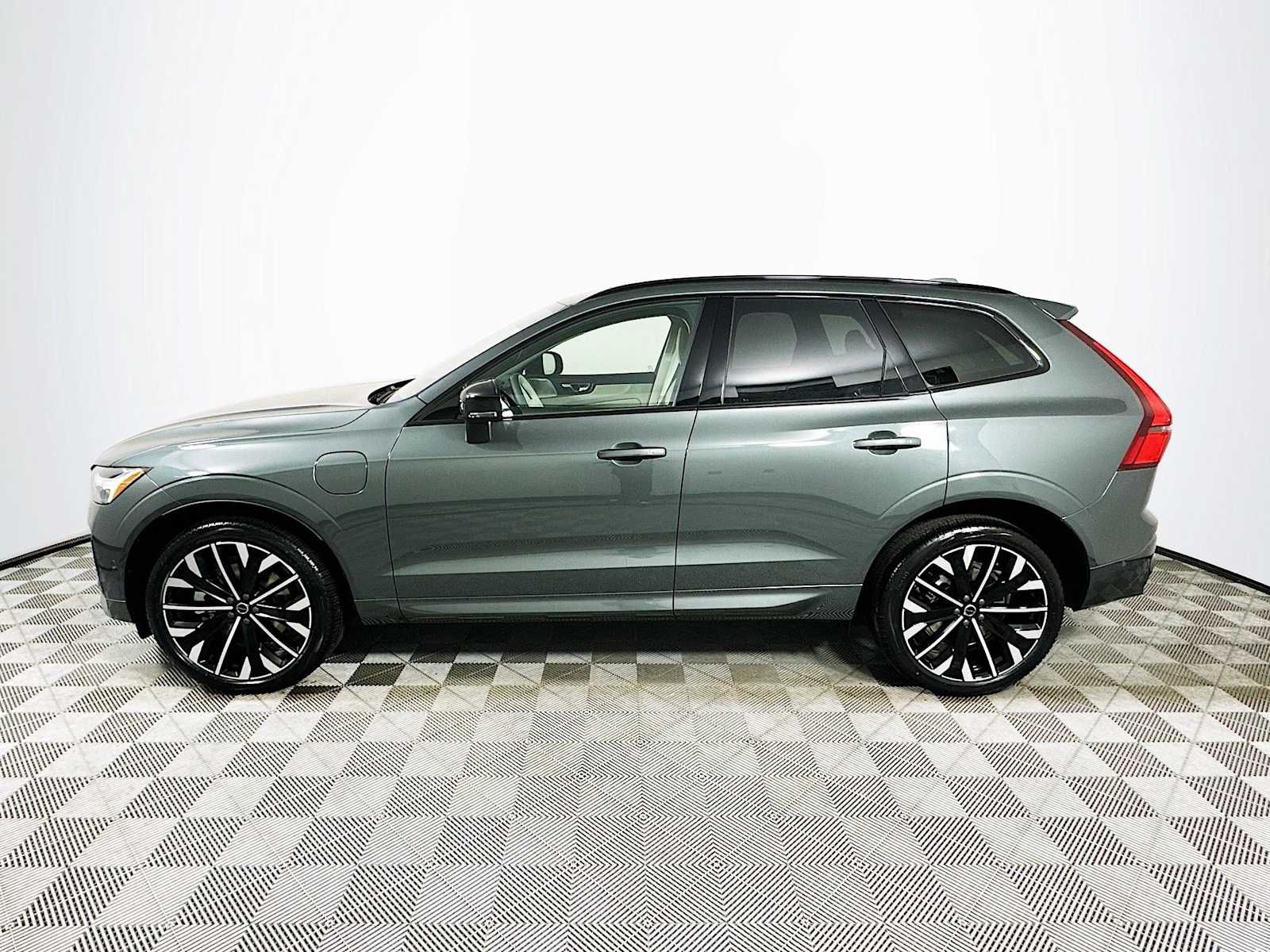 2026 Volvo XC60 photo 4