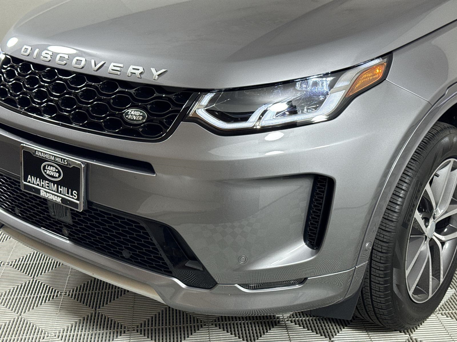 2025 Land Rover Discovery Sport S photo 9
