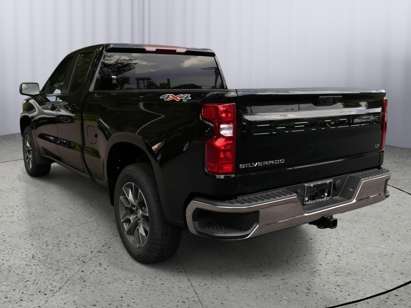 2025 Chevrolet Silverado 1500 LT photo 5