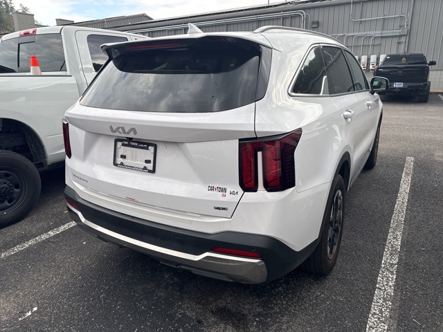 2024 Kia Sorento S photo 4