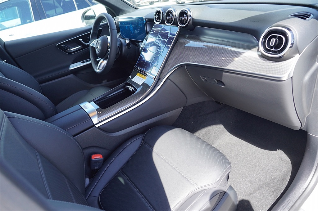 2026 Mercedes Benz GLC 300 photo 11