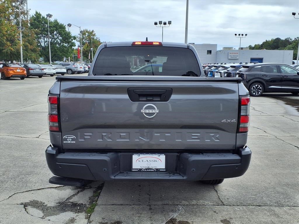 2023 Nissan Frontier Crew Cab S photo 3