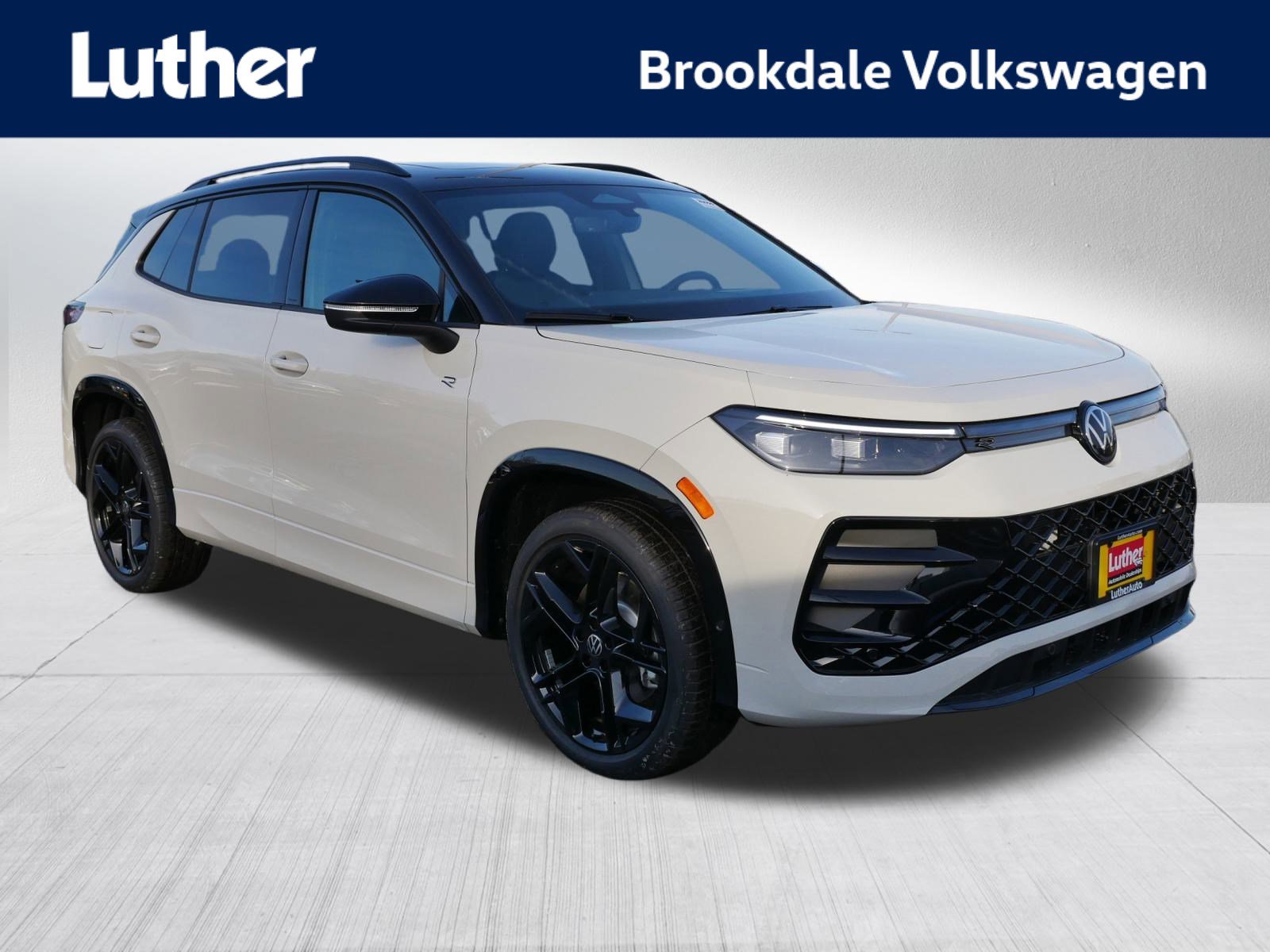 2026 Volkswagen Tiguan SE R-LINE BLACK's photo