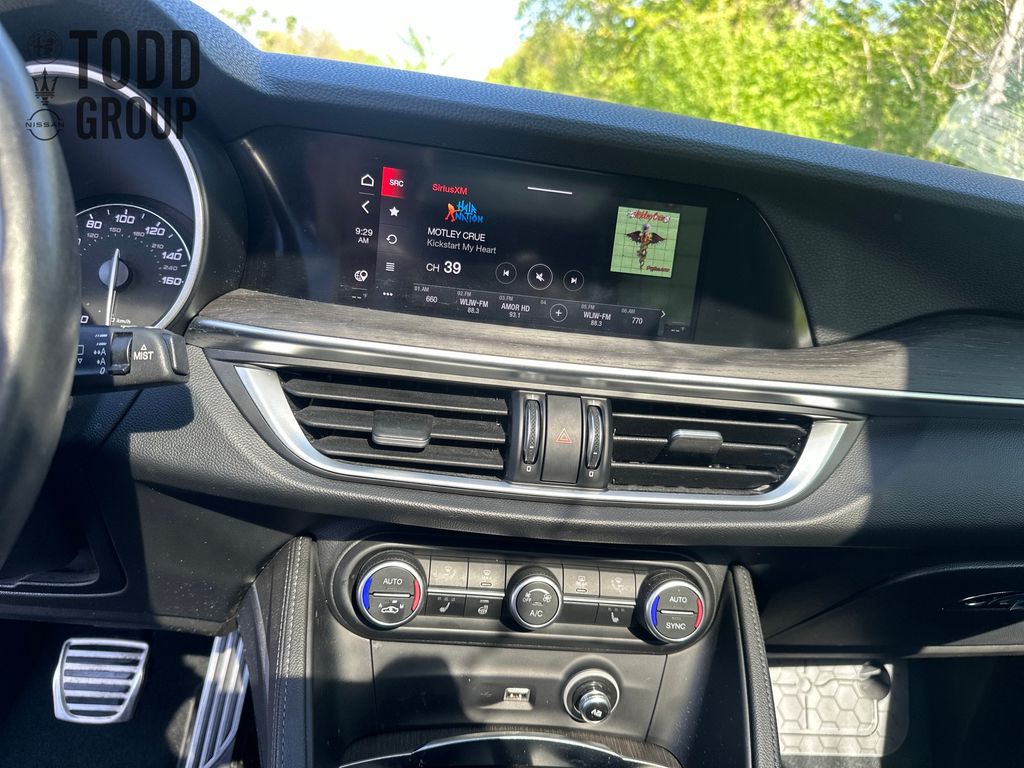 2022 Alfa Romeo Stelvio Ti photo 16
