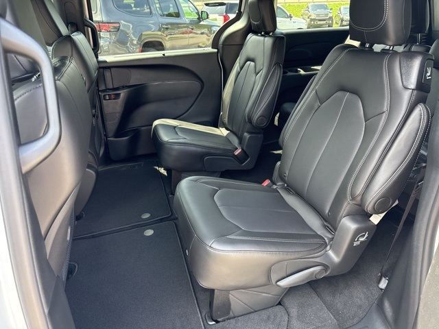 2025 Chrysler Voyager LX photo 15