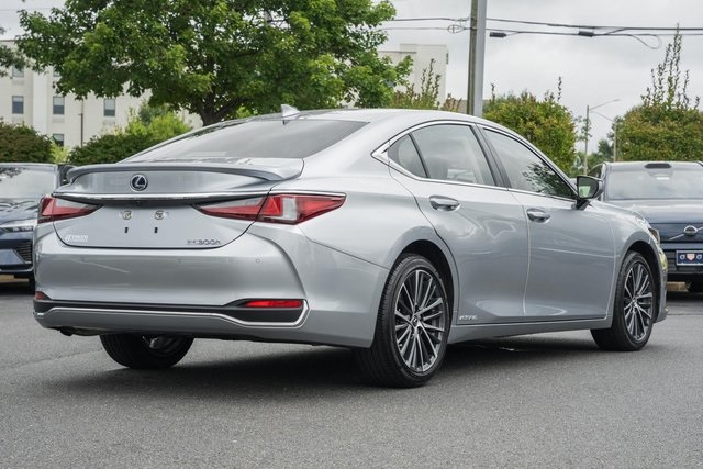 2022 Lexus ES 300h photo 4