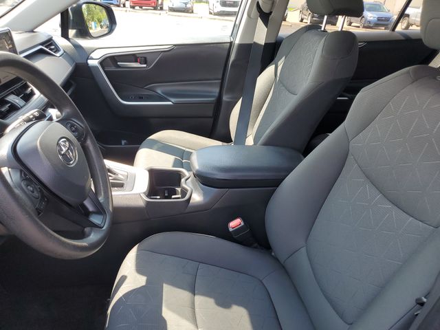 2023 Toyota RAV4 XLE photo 9