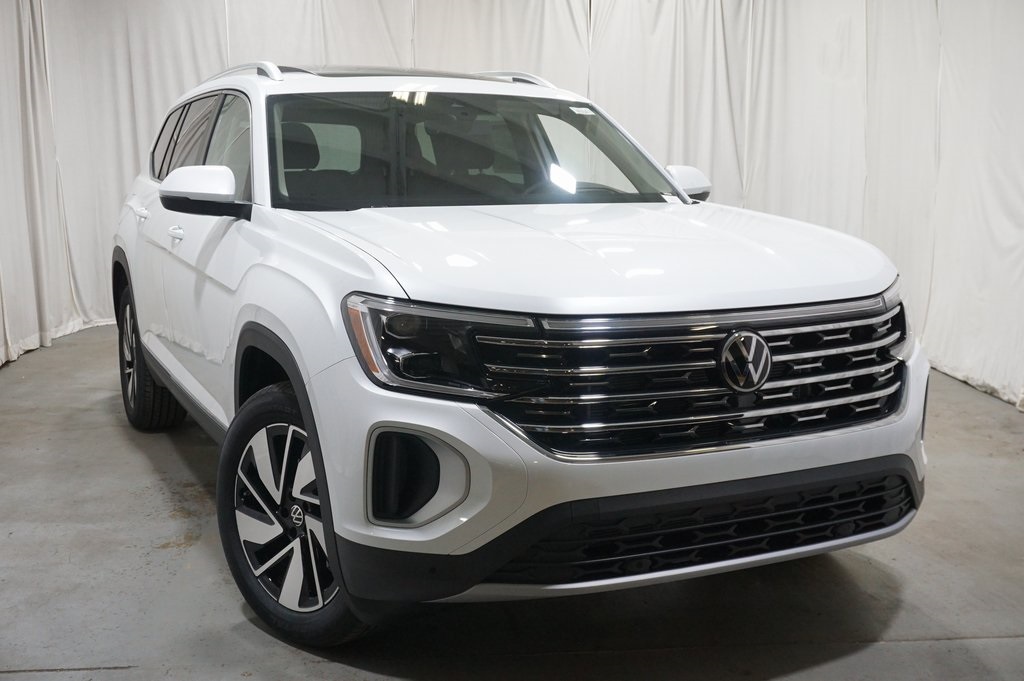 2025 Volkswagen Atlas SEL photo 4