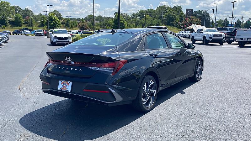 2025 Hyundai Elantra SEL Sport photo 28