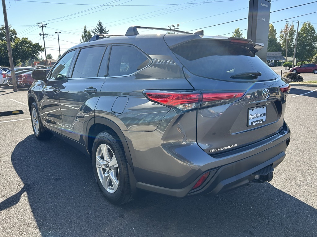 2022 Toyota Highlander L photo 8