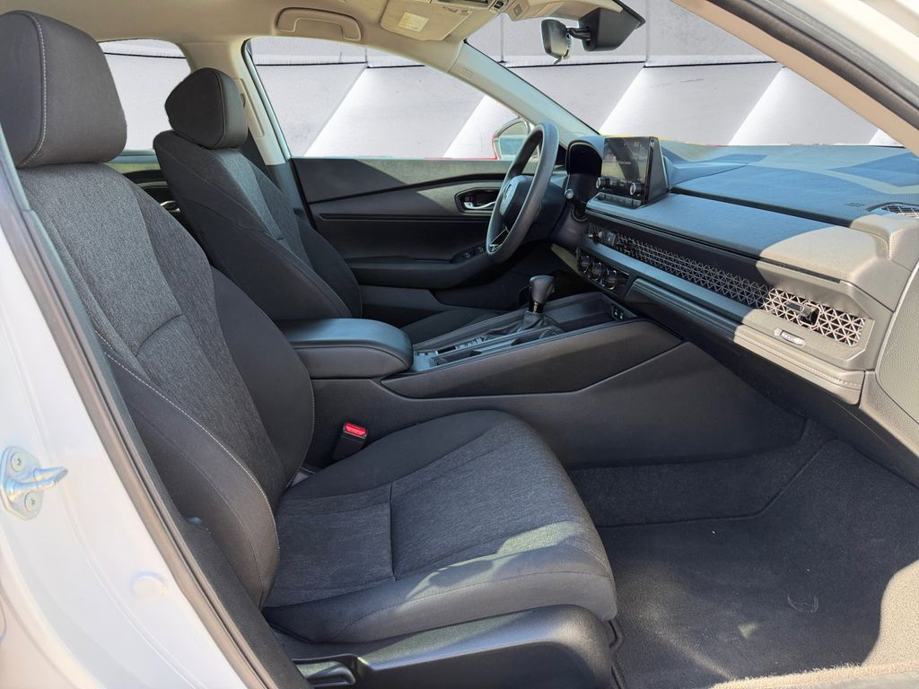 2023 Honda Accord LX photo 11
