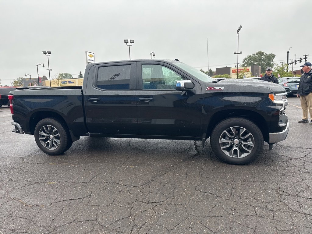 2025 Chevrolet Silverado 1500 LT photo 7