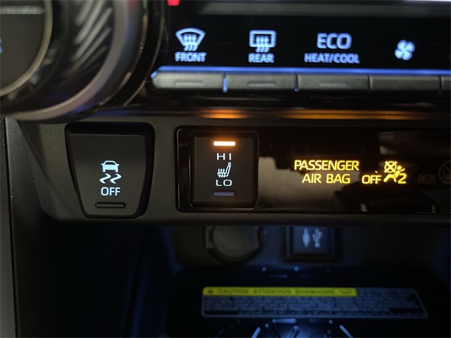 2019 Toyota RAV4 Hybrid XSE photo 29