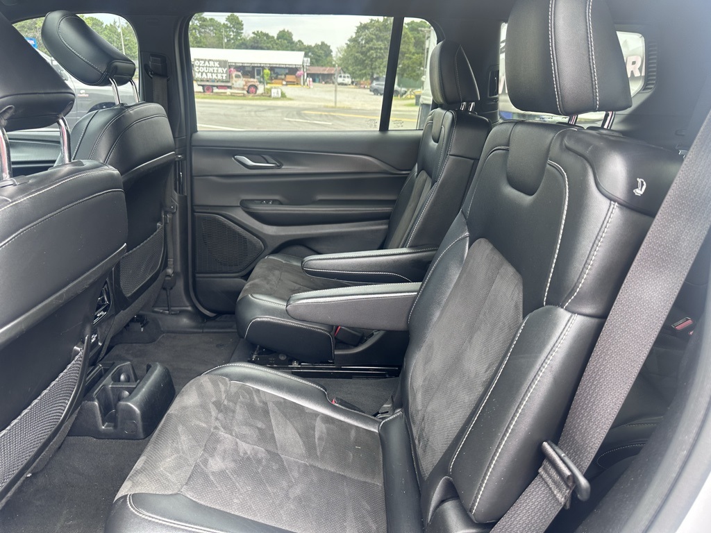 2023 Jeep Grand Cherokee Altitude photo 3