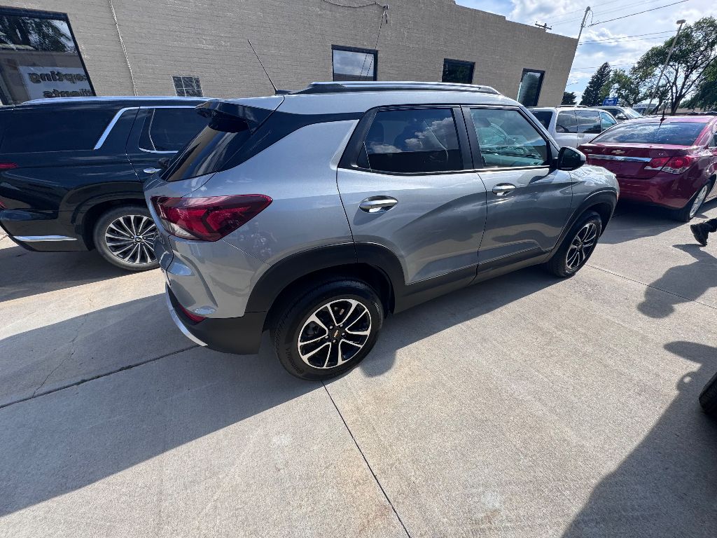 2025 Chevrolet Trailblazer LT photo 4