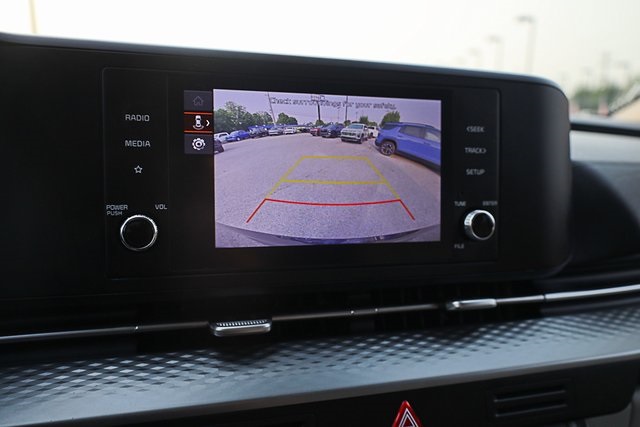 2023 Kia Carnival LX photo 2