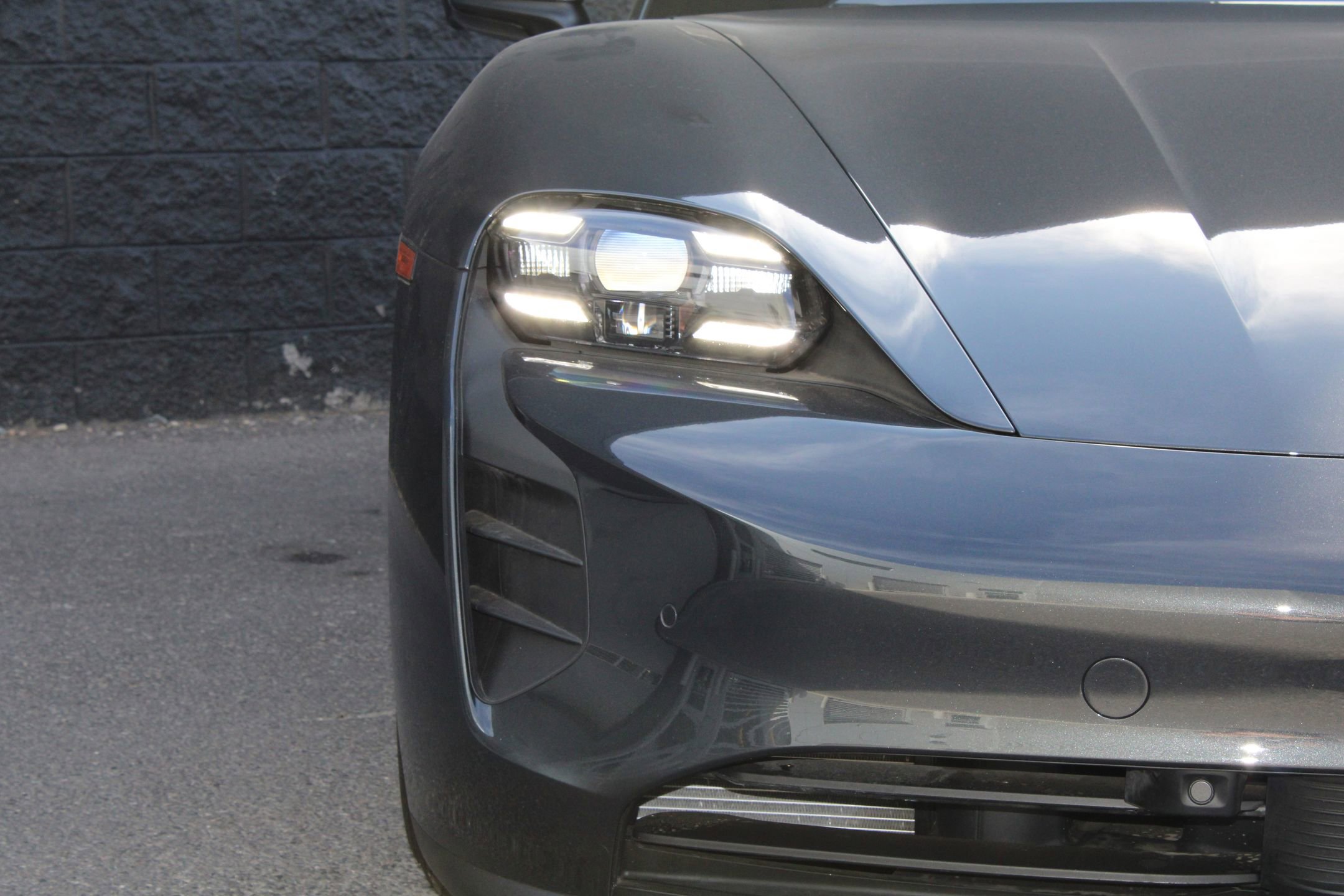 2022 Porsche Taycan GTS photo 12