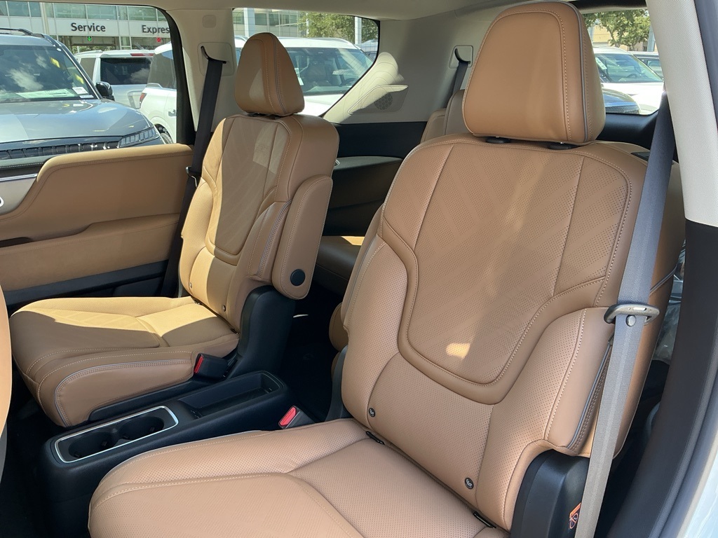 2026 Infiniti QX80 Luxe photo 24