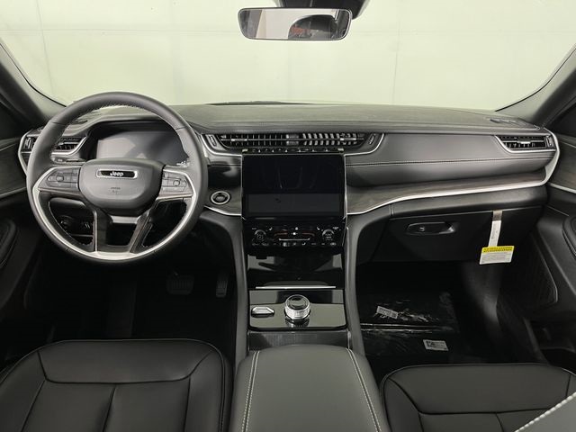 2025 Jeep Grand Cherokee Limited photo 14