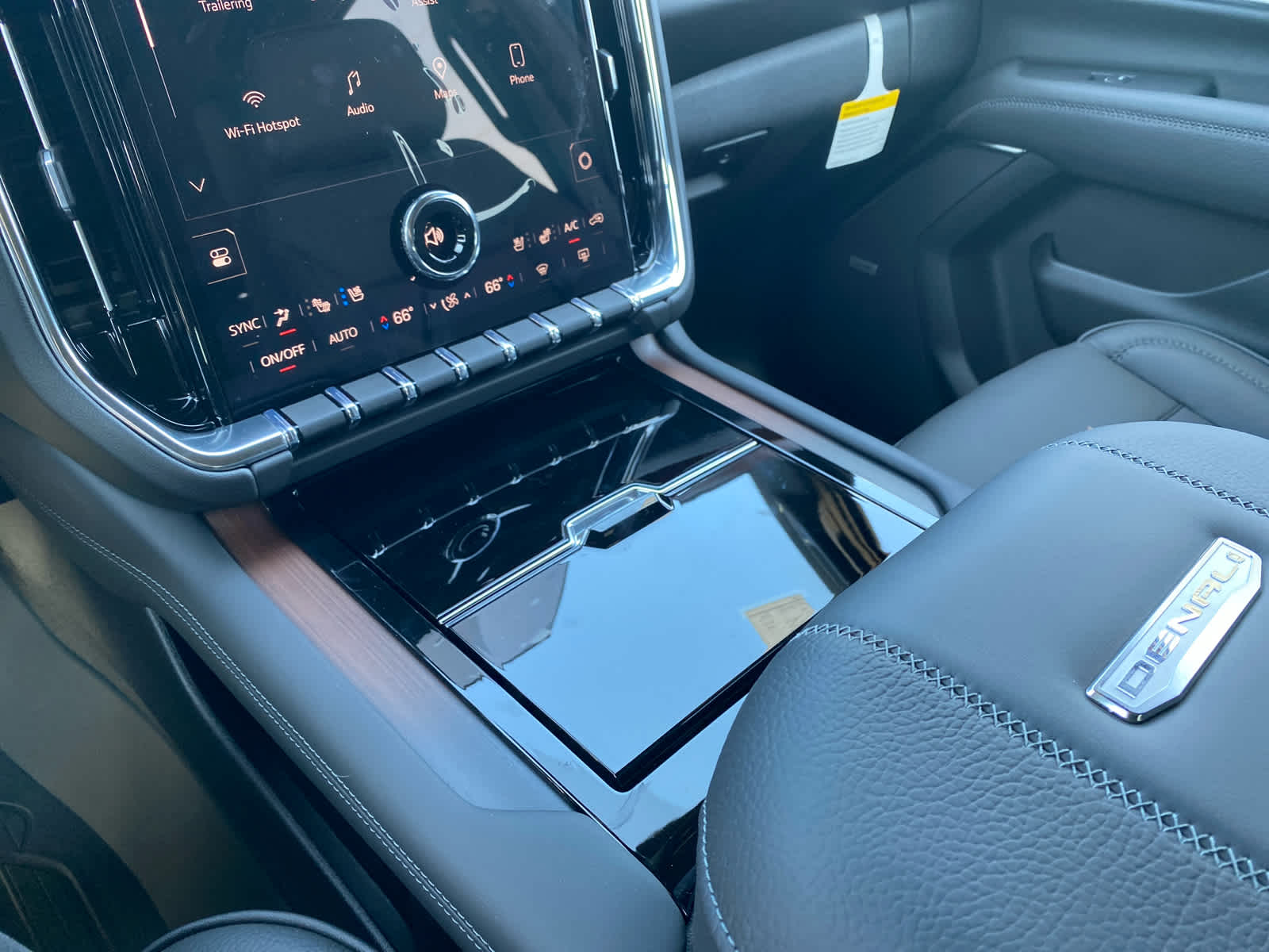 2025 Gmc Yukon Denali photo 24