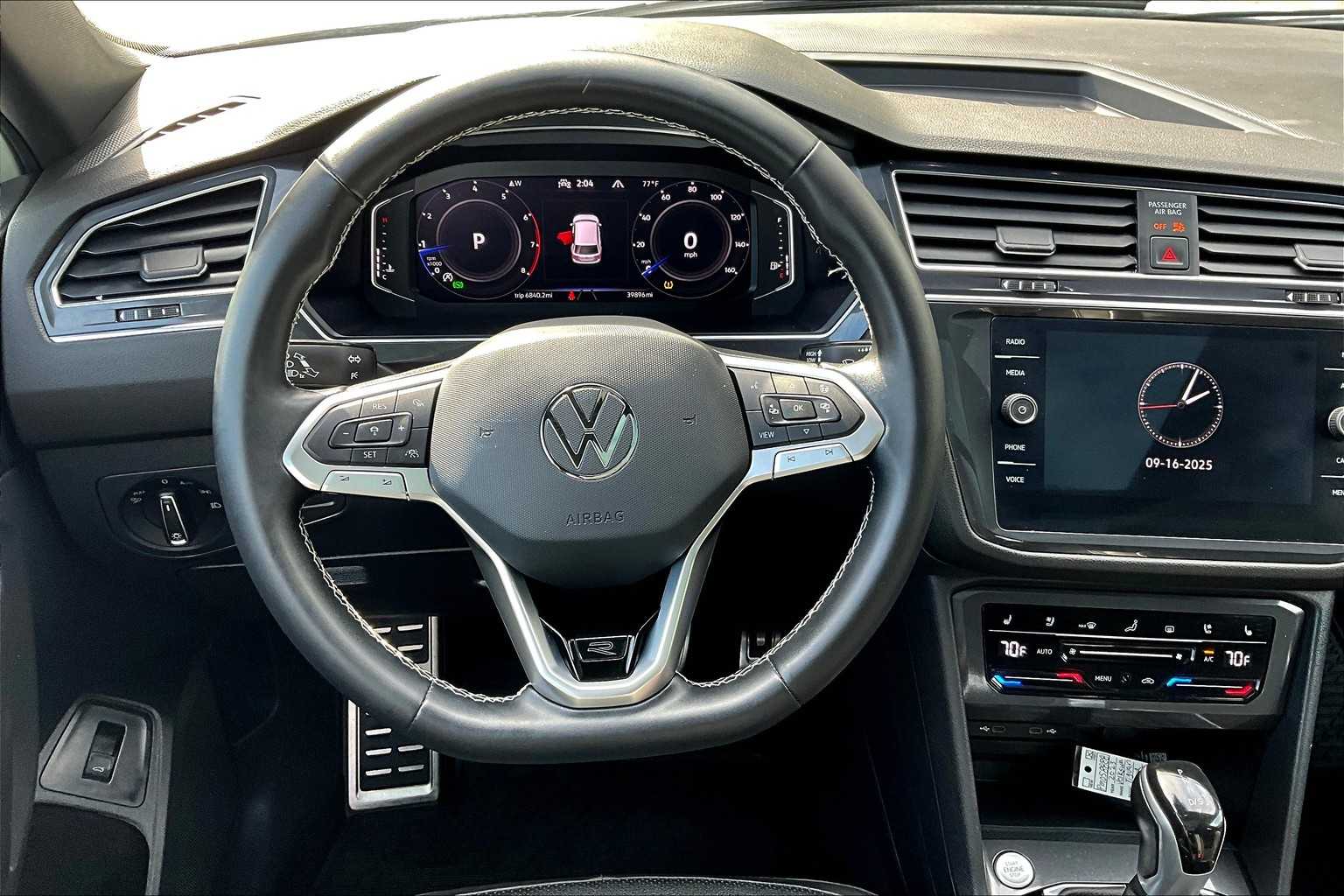 2023 Volkswagen Tiguan SEL R-Line Black photo 10