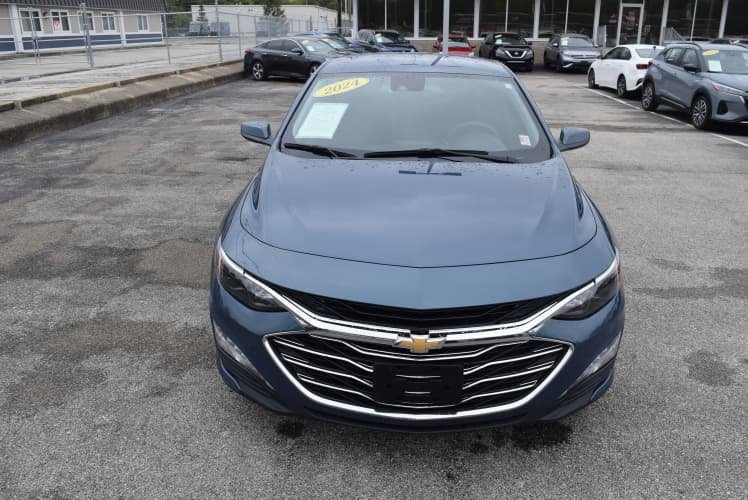 2024 Chevrolet Malibu 1LT photo 2