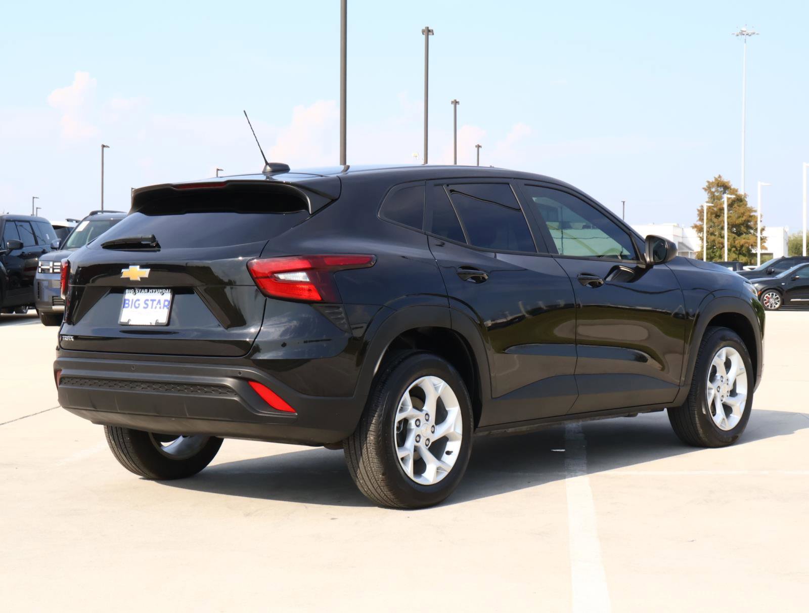 2025 Chevrolet Trax LS photo 4
