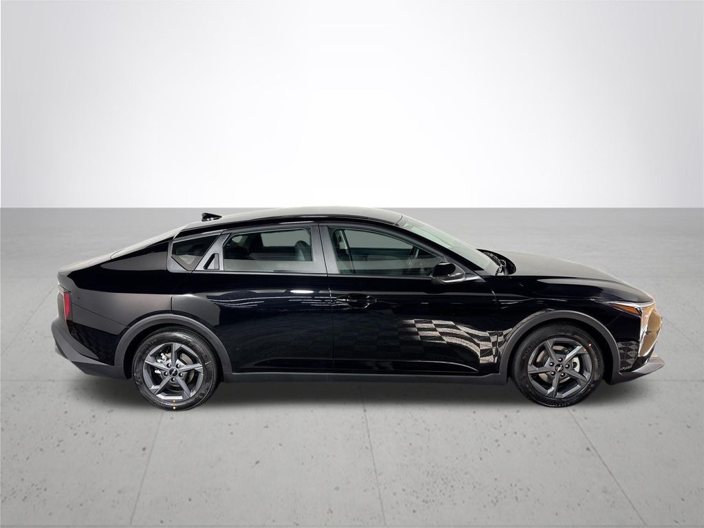 2025 Kia K4 LXS photo 5