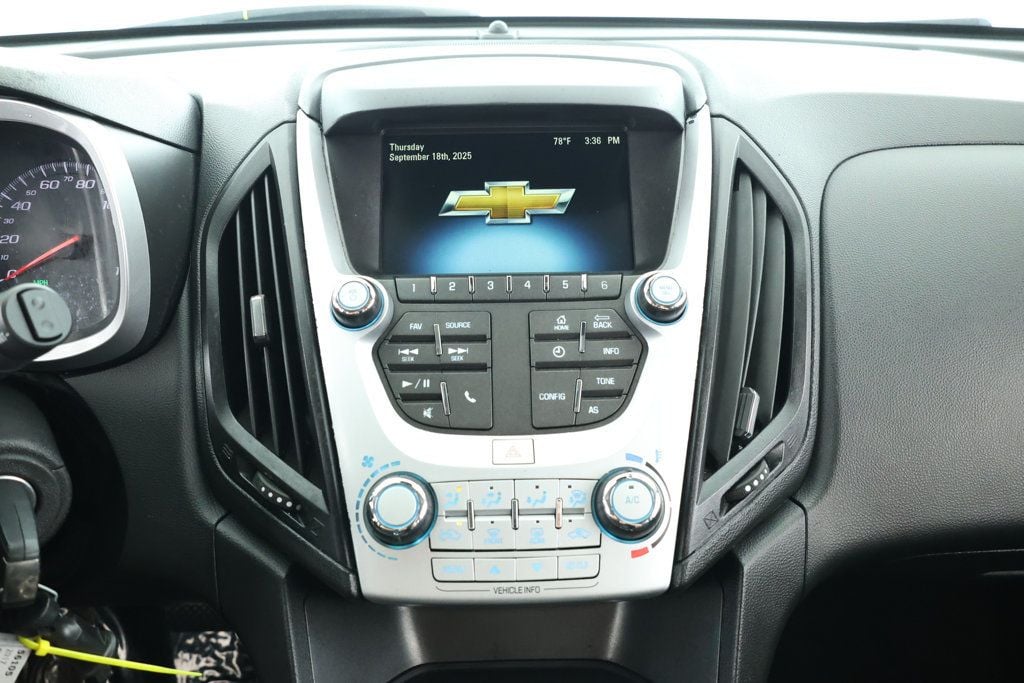 2017 Chevrolet Equinox LT photo 14