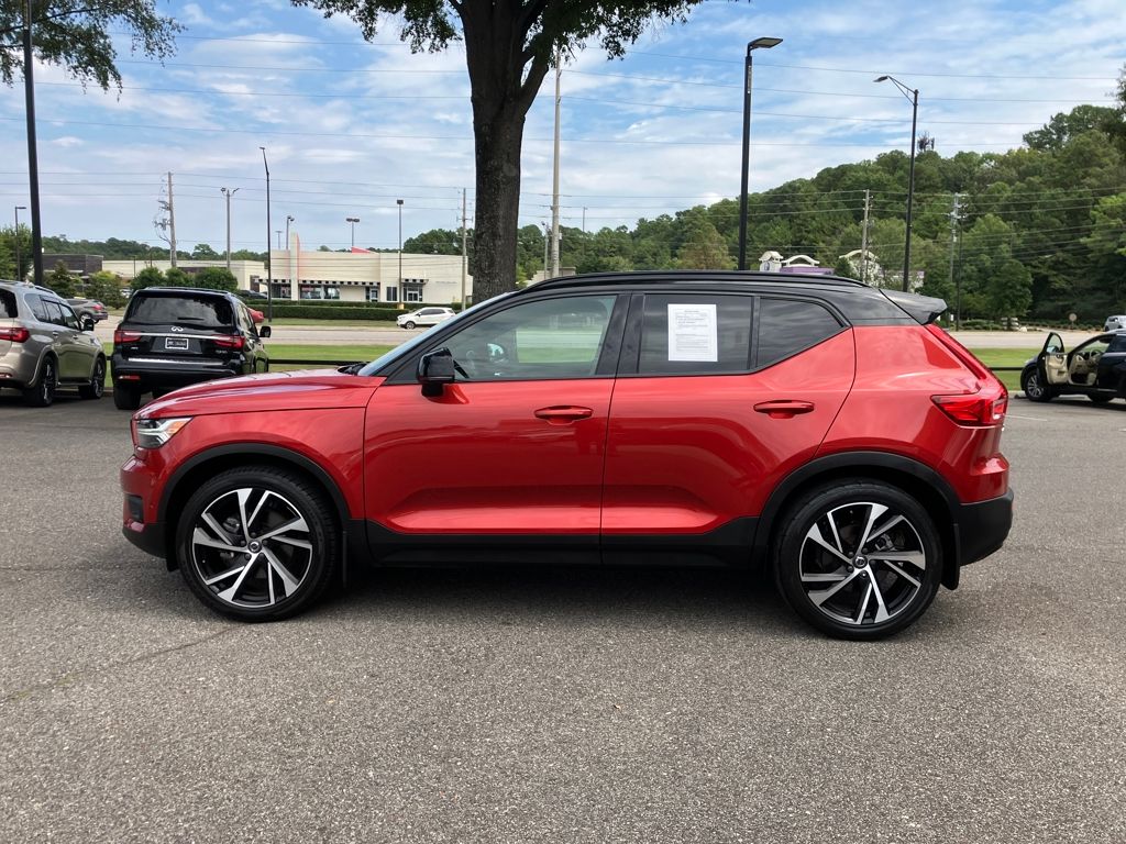2021 Volvo XC40 R-Design photo 6