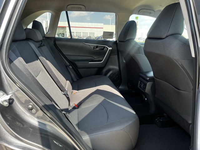 2025 Toyota RAV4 LE photo 15