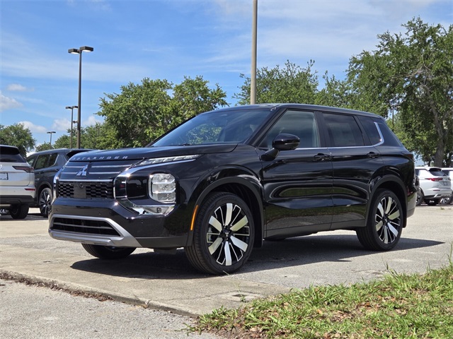 2025 Mitsubishi Outlander SE photo 4