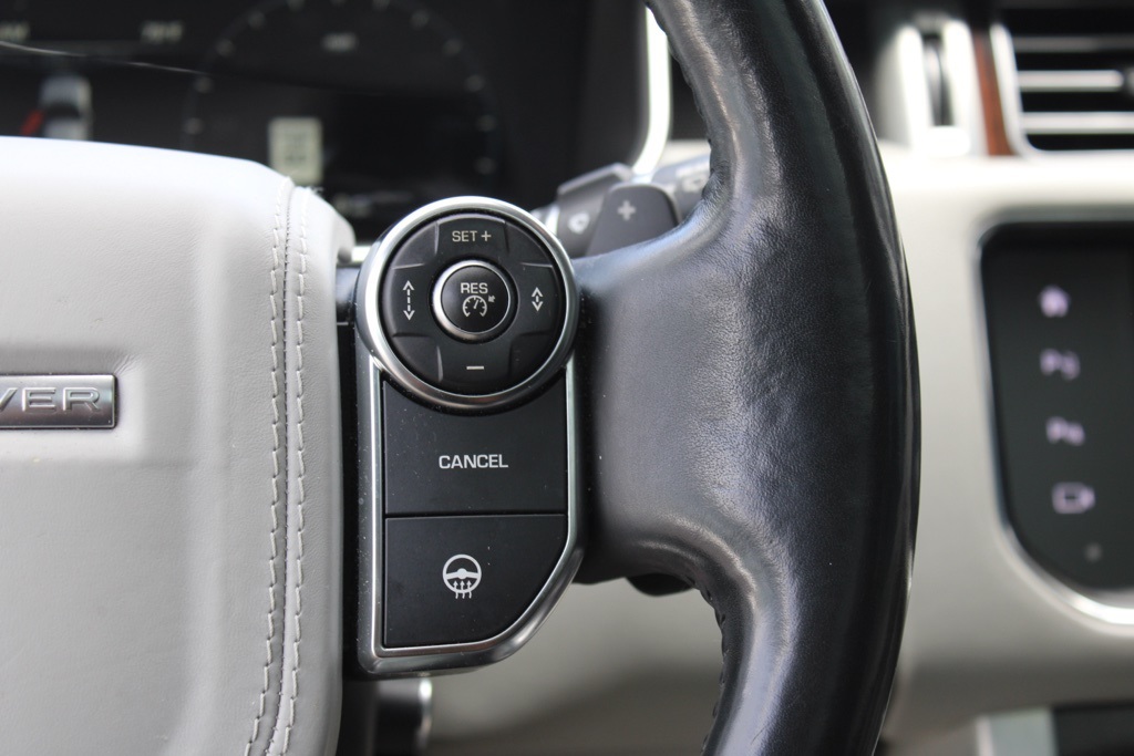 2016 Land Rover Range Rover HSE photo 16