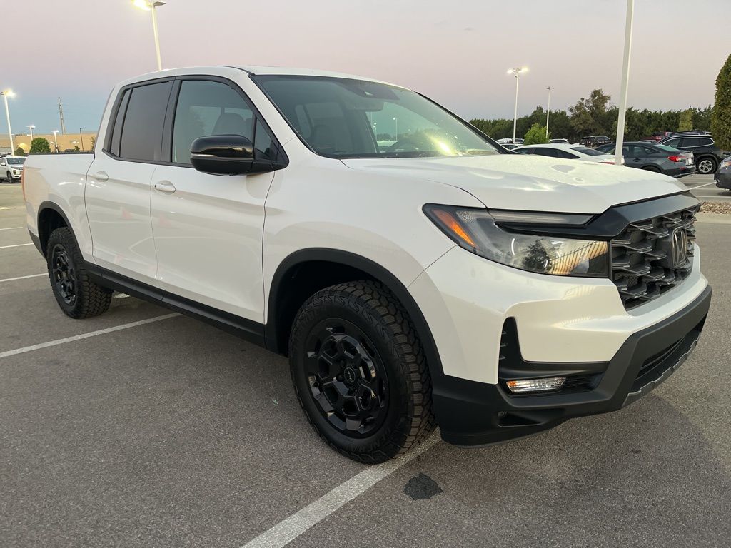 2025 Honda Ridgeline TrailSport photo 2