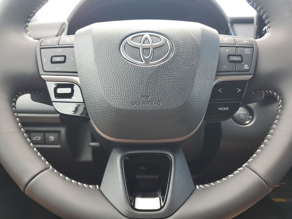 2025 Toyota Camry SE photo 18