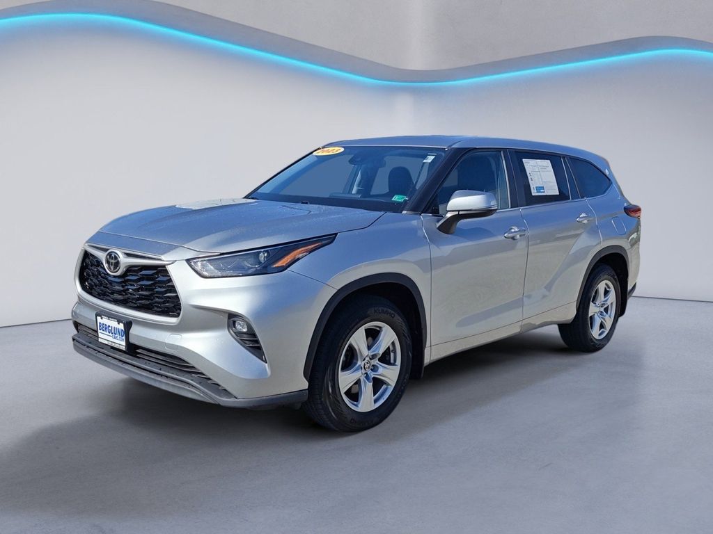 2023 Toyota Highlander LE photo 37
